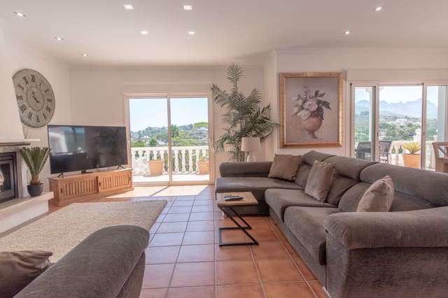 4 bedroom Villa for sale in Calpe / Calp with pool garage - € 995,000 (Ref: 10019573)