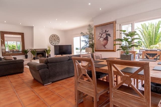 4 bedroom Villa for sale in Calpe / Calp with pool garage - € 995,000 (Ref: 10019573)