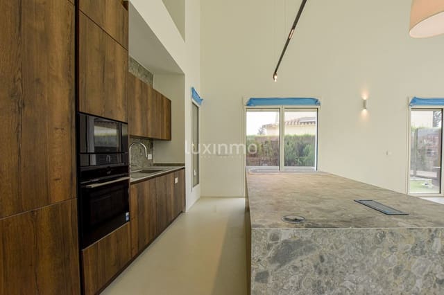 3 bedroom Villa for sale in Oliva with pool garage - € 1,161,000 (Ref: 10026543)