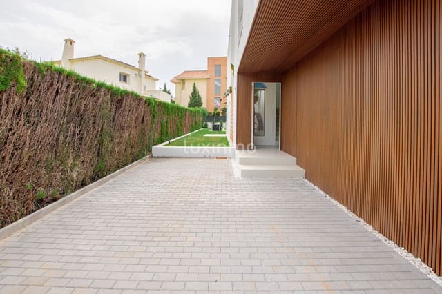 3 bedroom Villa for sale in Oliva with pool garage - € 1,161,000 (Ref: 10026543)