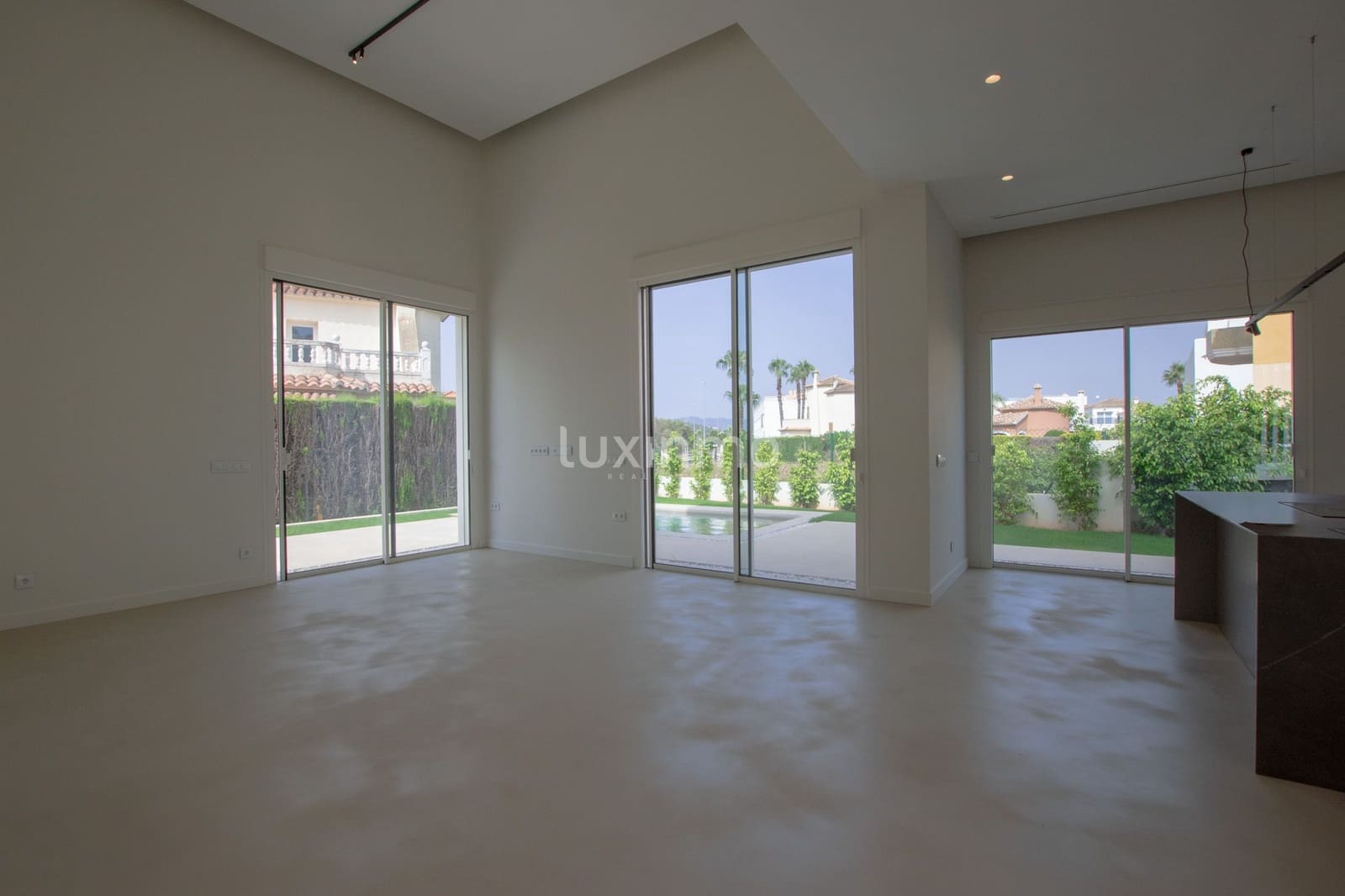3 Zimmer Villa zu verkaufen in Oliva mit Pool Garage - 850.000 € (Ref: 10026544)