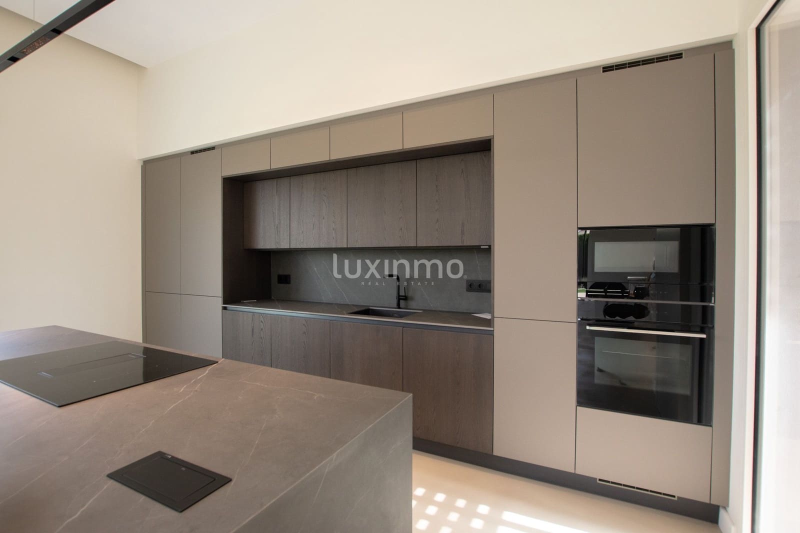 3 Zimmer Villa zu verkaufen in Oliva mit Pool Garage - 850.000 € (Ref: 10026544)