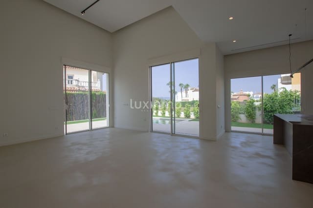 3 chambre Villa/Maison à vendre à Oliva avec piscine garage - 850 000 € (Ref: 10026544)