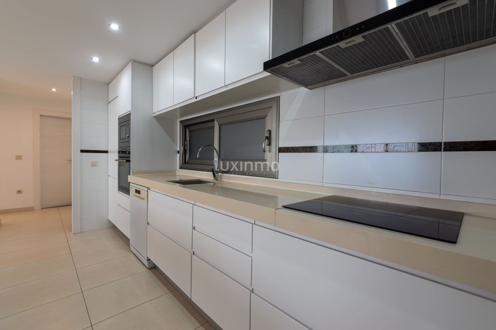 2 soverom Leilighet til leie i Altea med svømmebasseng garasje - € 1 800 (Ref: 10057826)