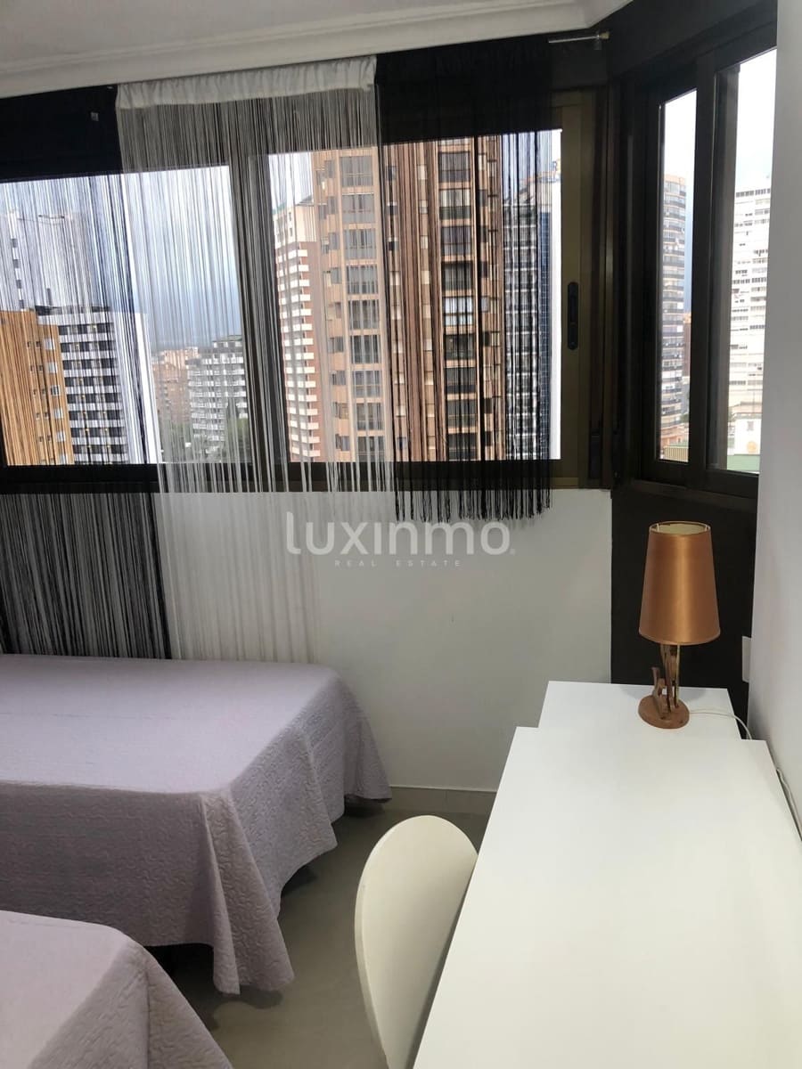 2 soverom Penthouse til leie i Benidorm med svømmebasseng garasje - € 1 500 (Ref: 10057828)