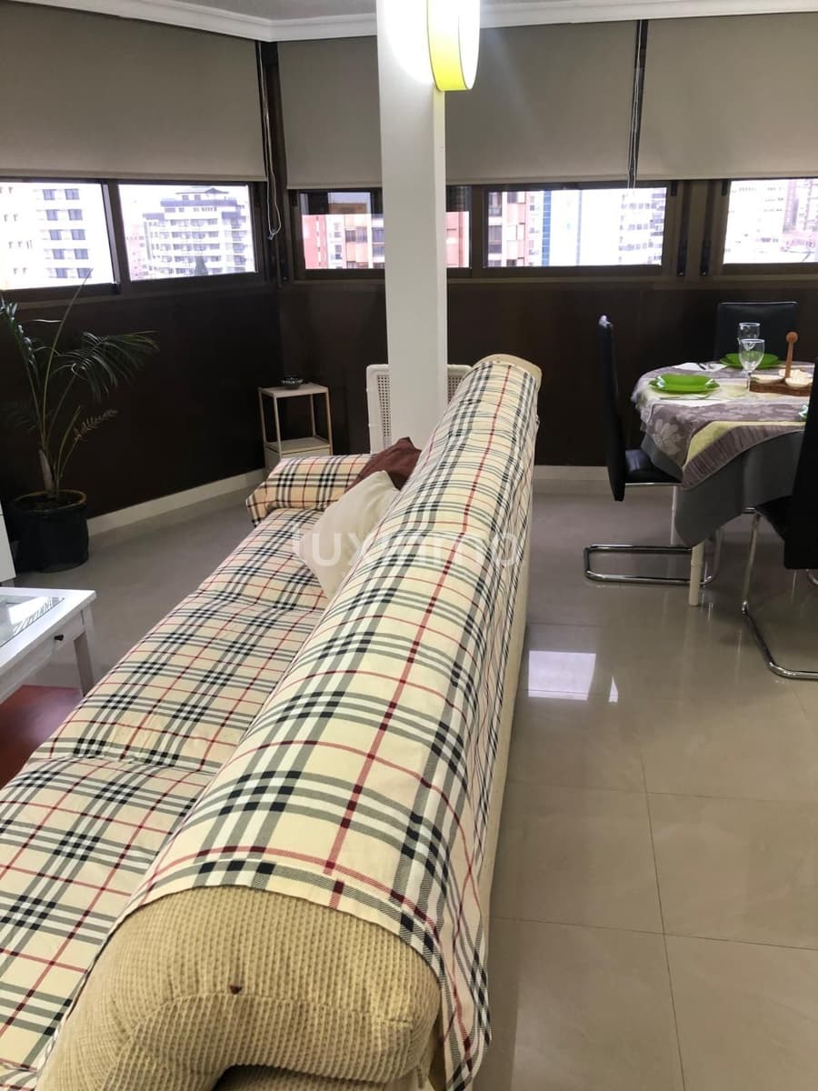 2 soverom Penthouse til leie i Benidorm med svømmebasseng garasje - € 1 500 (Ref: 10057828)