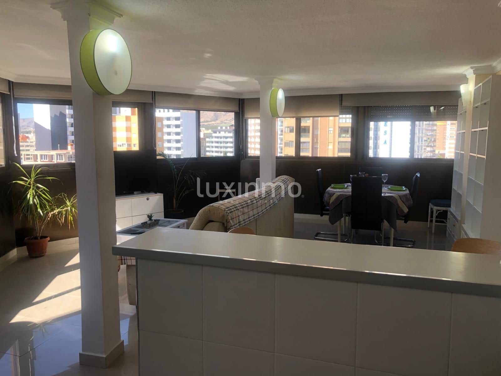 2 soverom Penthouse til leie i Benidorm med svømmebasseng garasje - € 1 500 (Ref: 10057828)