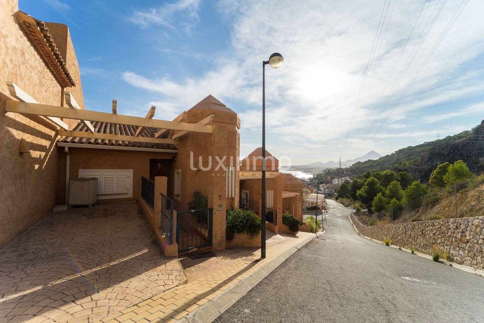 Chalet de 3 habitaciones en Altea en venta con piscina garaje - 590.000 € (Ref: 10079131)