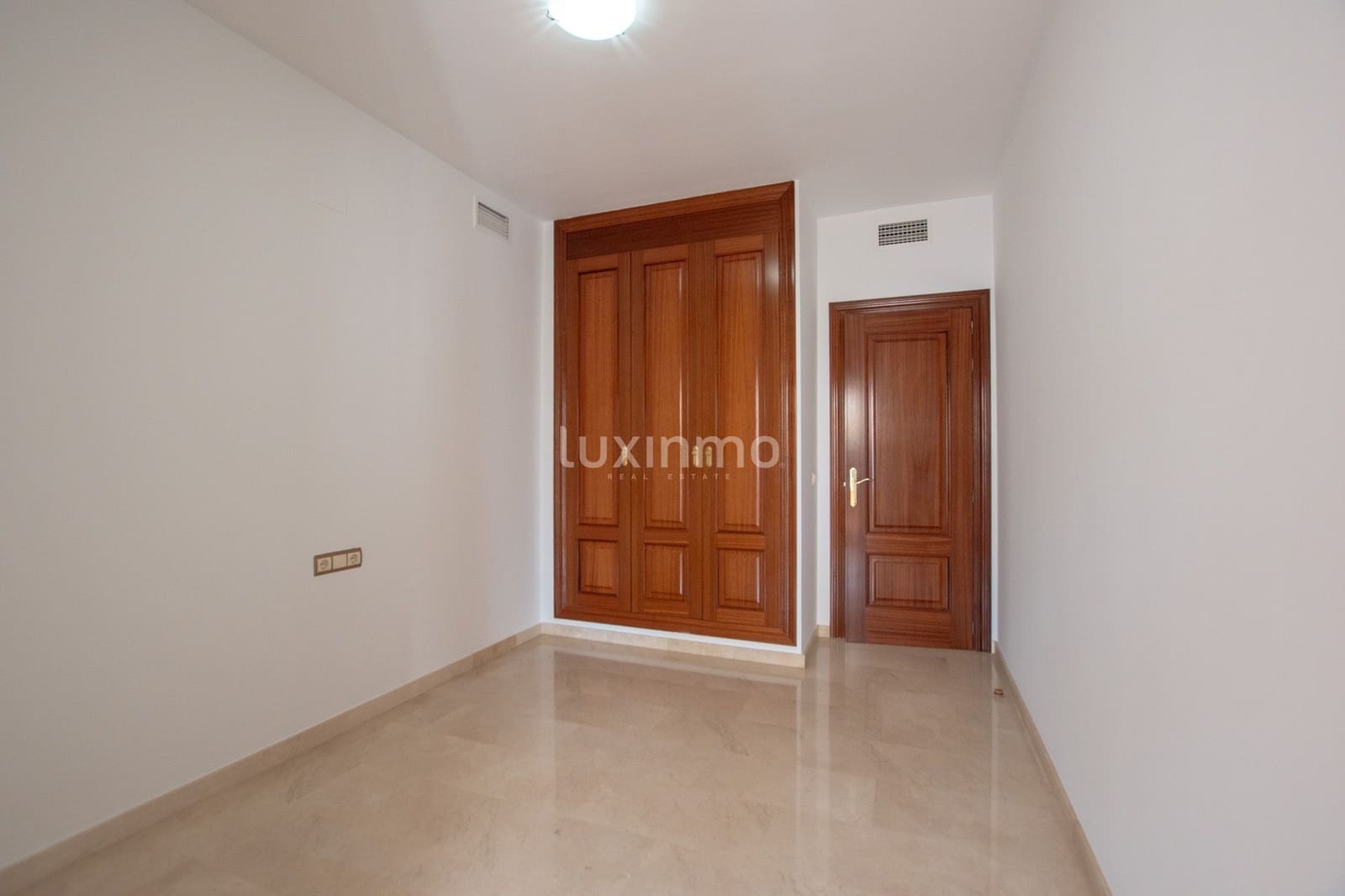 Appartement de 2 chambres à louer à Calpe / Calp avec garage - 1 500 € (Ref: 10079134)