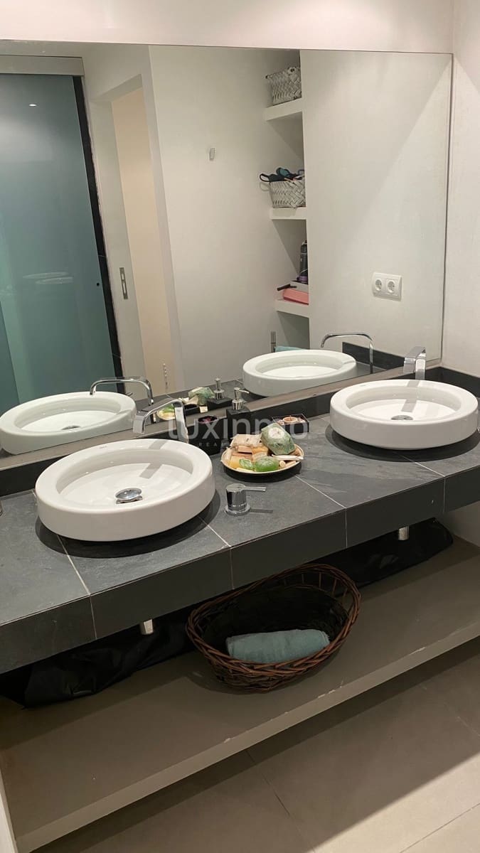 Villa/Maison de 5 chambres à louer à Can Furnet avec piscine garage - 8 000 € (Ref: 10079170)
