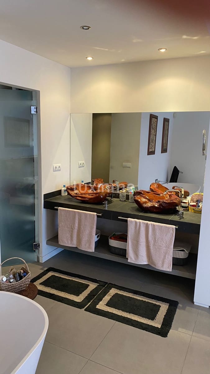 Villa/Maison de 5 chambres à louer à Can Furnet avec piscine garage - 8 000 € (Ref: 10079170)