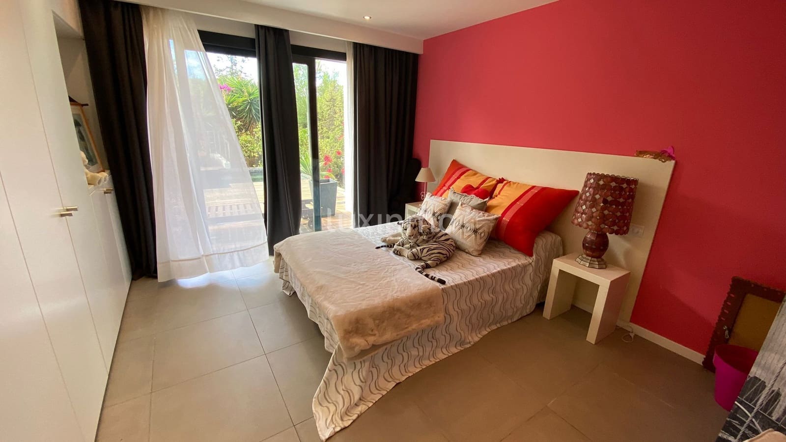 Villa/Maison de 5 chambres à louer à Can Furnet avec piscine garage - 8 000 € (Ref: 10079170)