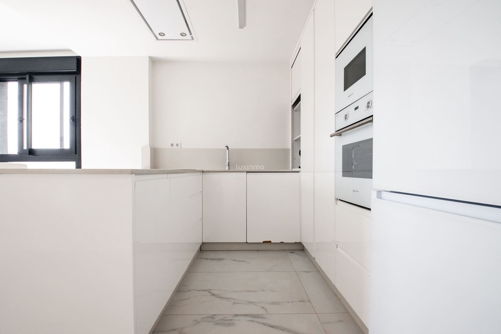 2 soverom Leilighet til leie i Finestrat med svømmebasseng garasje - € 1 650 (Ref: 10079176)