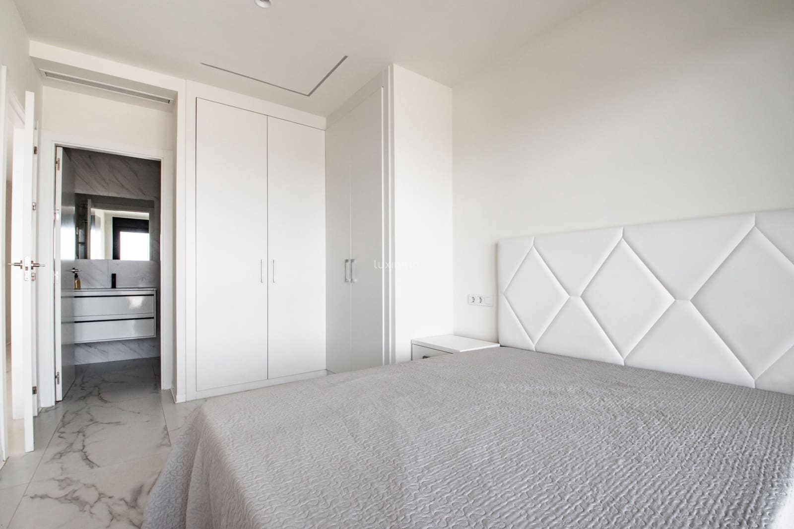 2 soverom Leilighet til leie i Finestrat med svømmebasseng garasje - € 1 650 (Ref: 10079176)