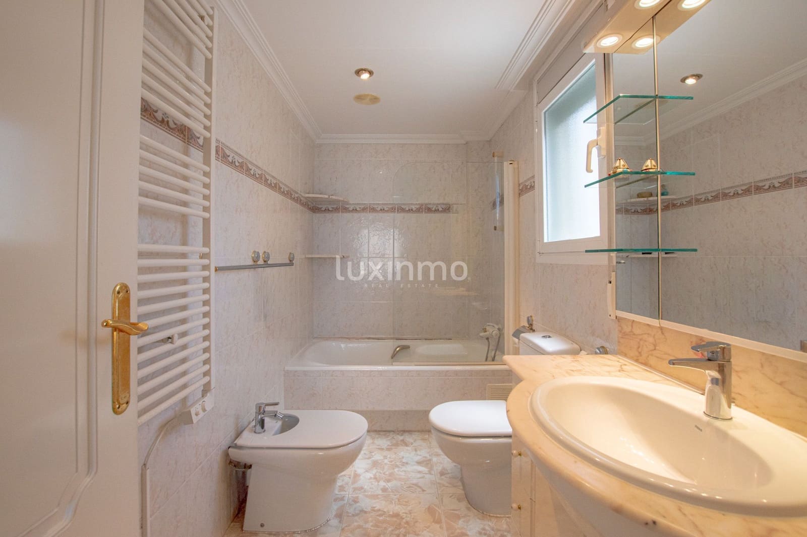 3 Zimmer Apartment zu vermieten in Calpe / Calp mit Garage - 2.500 € (Ref: 10079177)