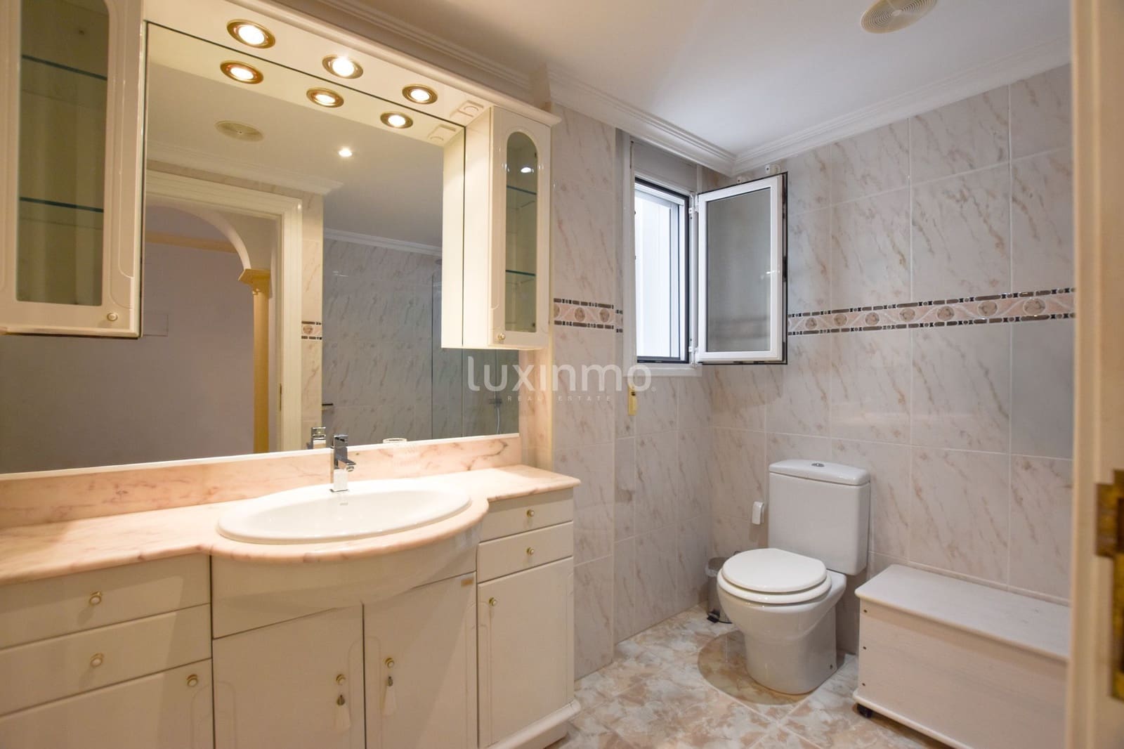 3 Zimmer Apartment zu vermieten in Calpe / Calp mit Garage - 2.500 € (Ref: 10079177)