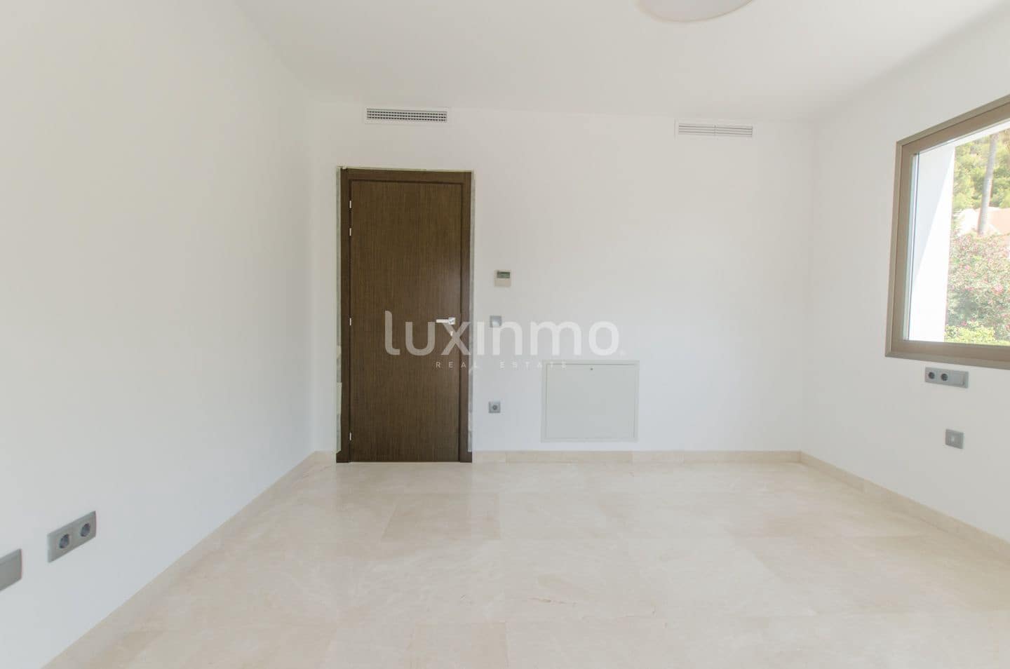 5 bedroom Villa for rent in Altea with pool garage - € 7,000 (Ref: 10079180)