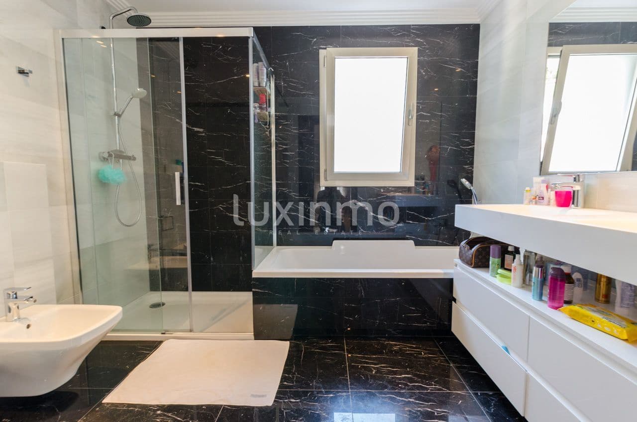 5 bedroom Villa for rent in Altea with pool garage - € 7,000 (Ref: 10079180)