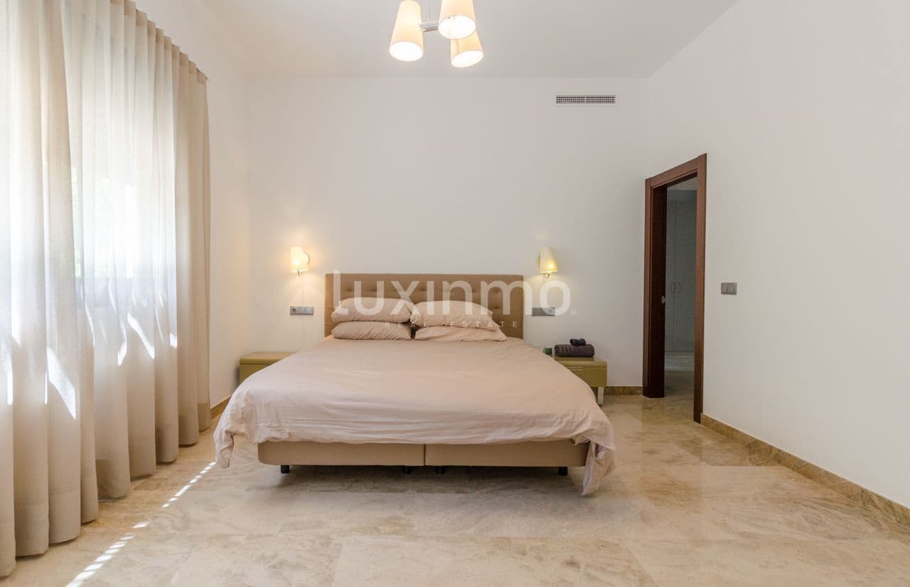 5 bedroom Villa for rent in Altea with pool garage - € 7,000 (Ref: 10079180)