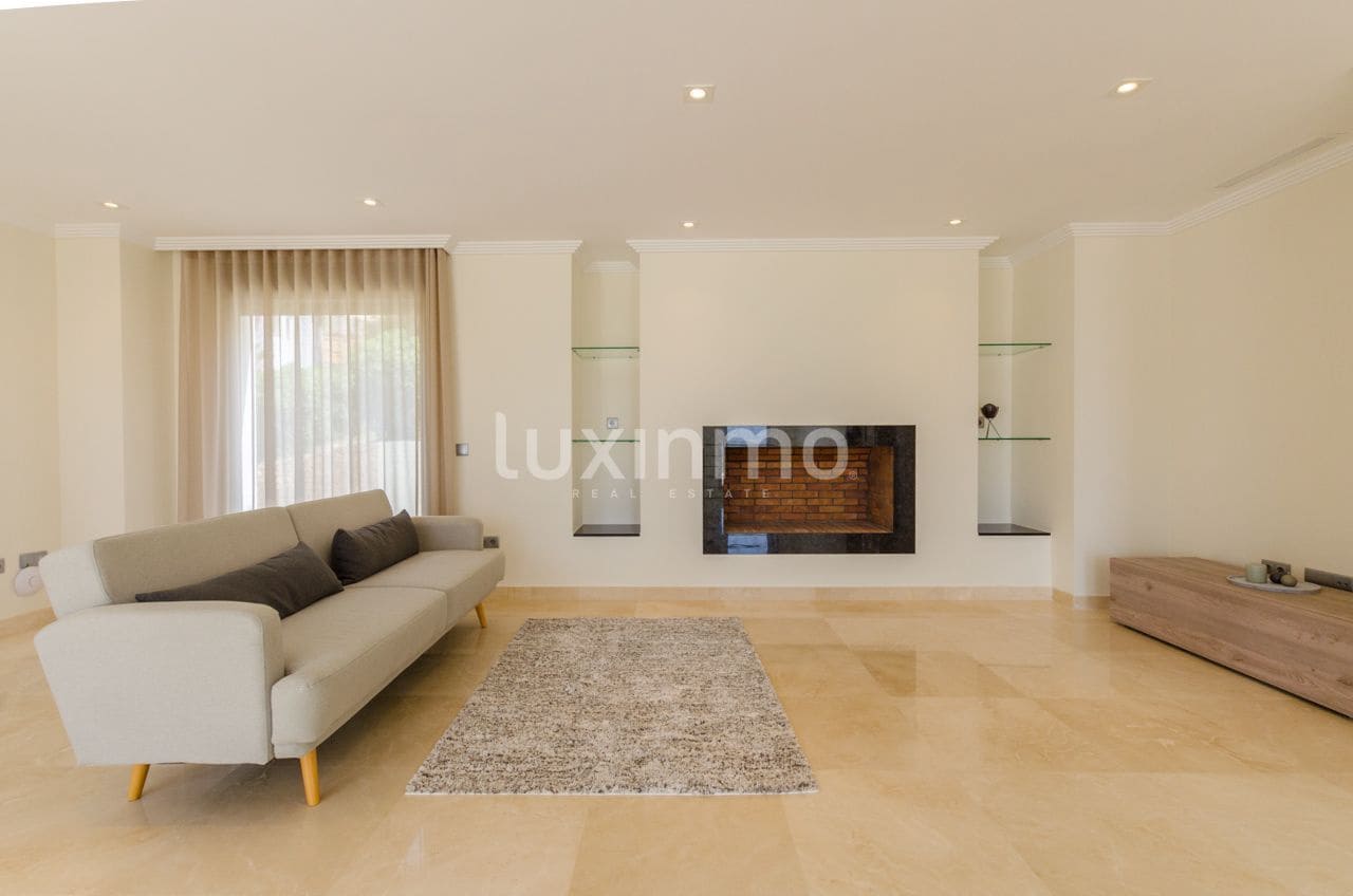 5 bedroom Villa for rent in Altea with pool garage - € 7,000 (Ref: 10079180)