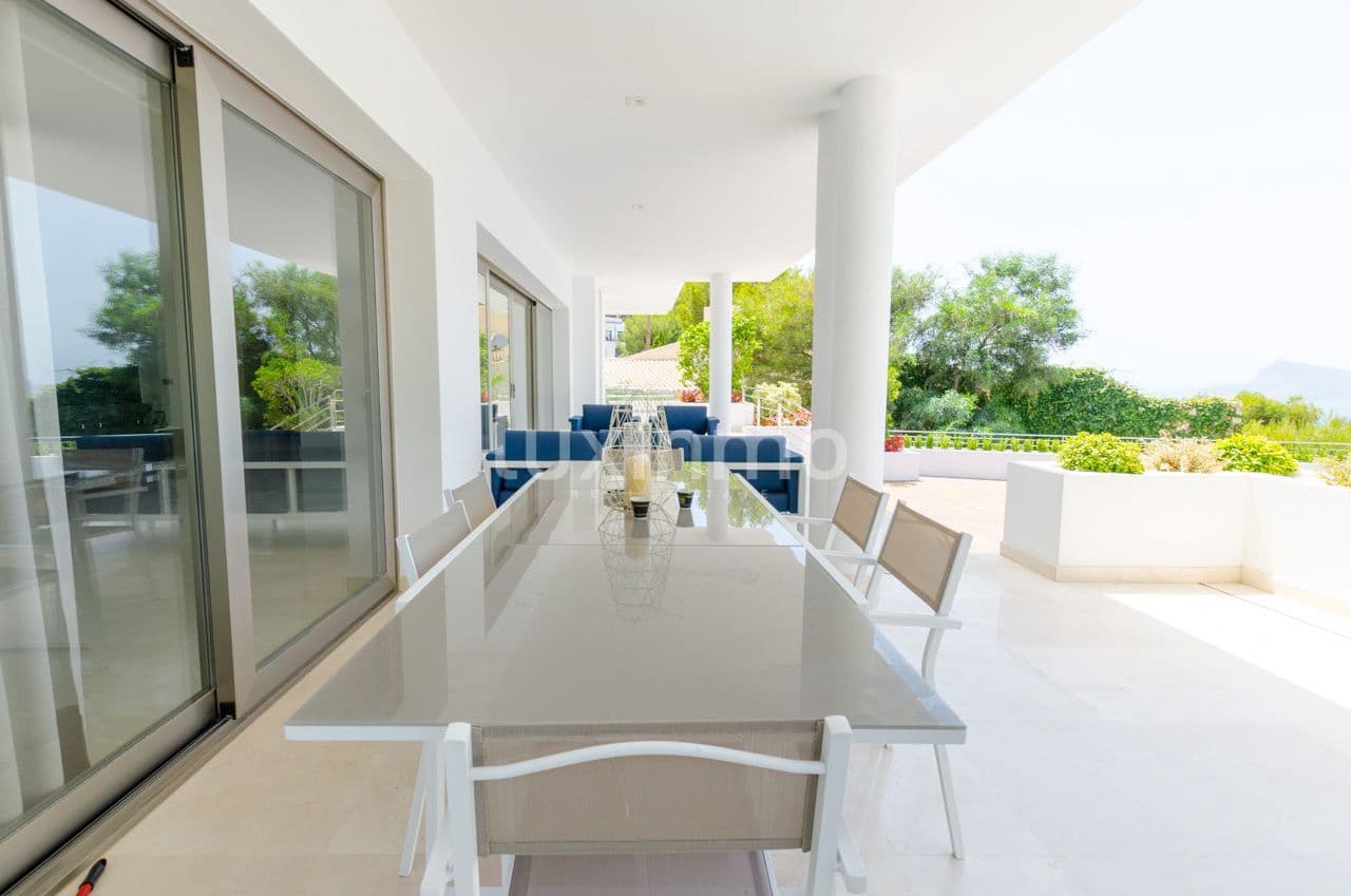 5 bedroom Villa for rent in Altea with pool garage - € 7,000 (Ref: 10079180)