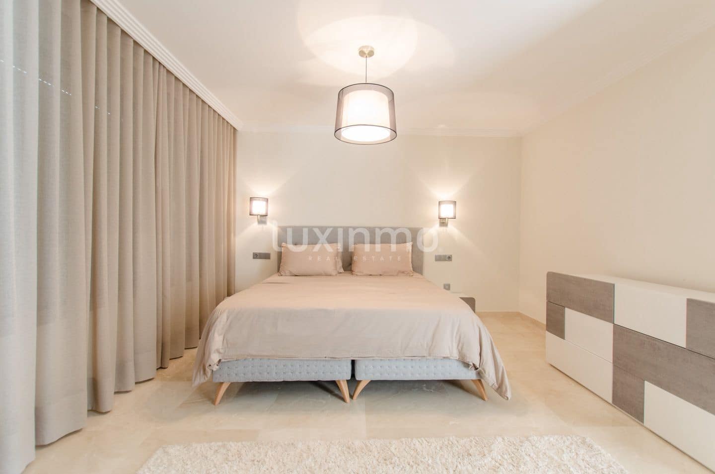 5 bedroom Villa for rent in Altea with pool garage - € 7,000 (Ref: 10079180)