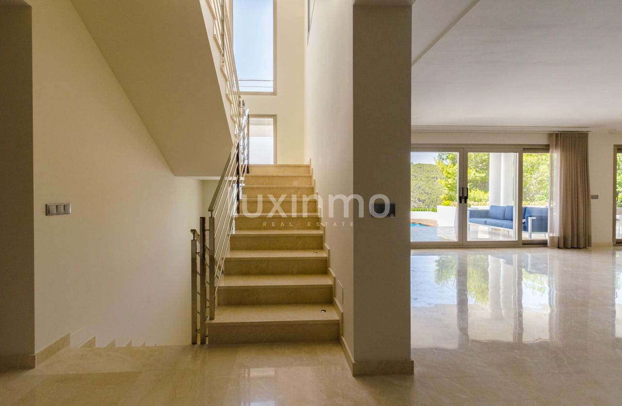 5 bedroom Villa for rent in Altea with pool garage - € 7,000 (Ref: 10079180)