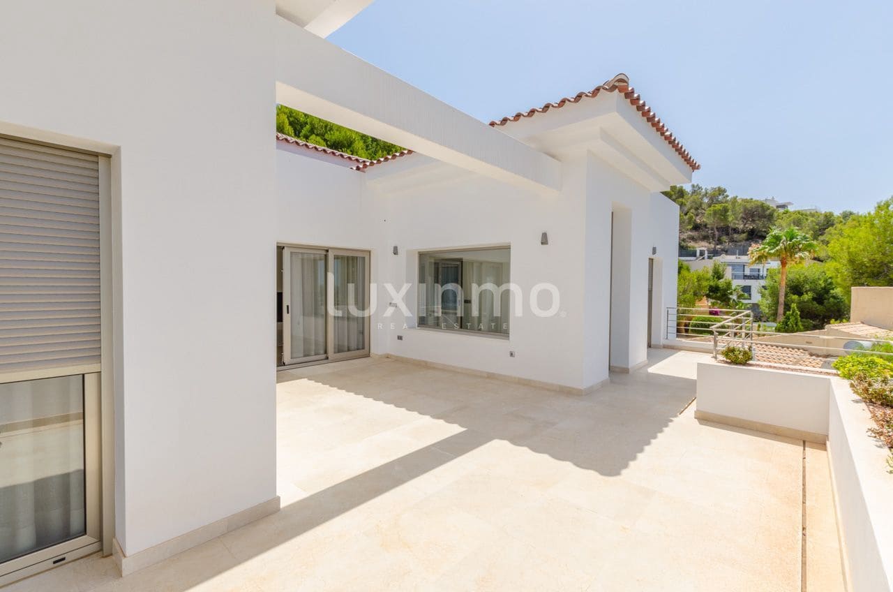 5 bedroom Villa for rent in Altea with pool garage - € 7,000 (Ref: 10079180)