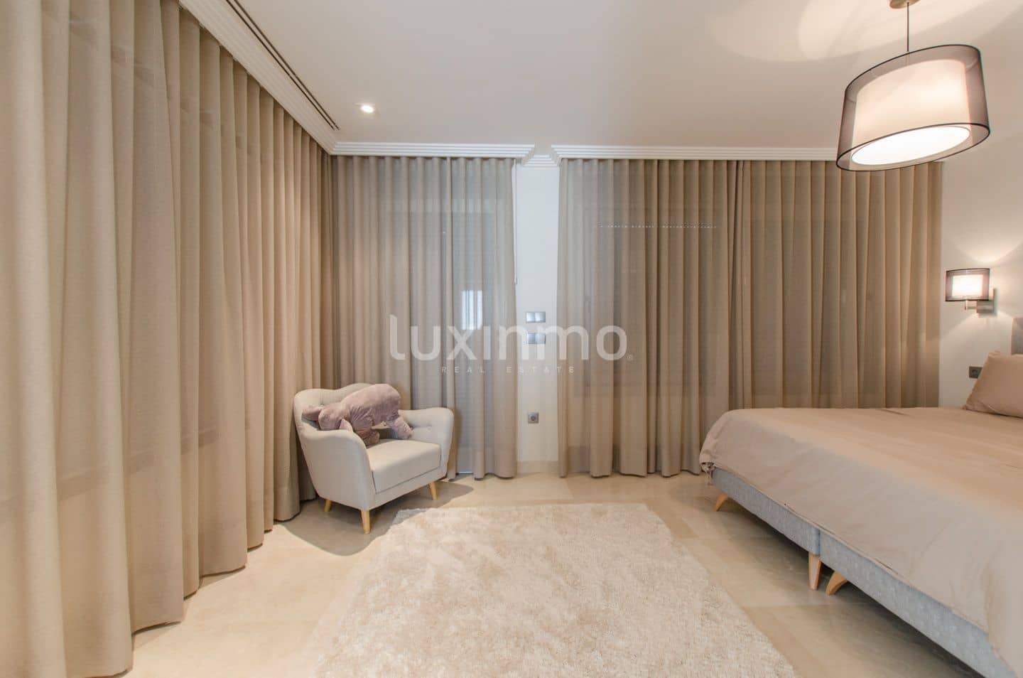 5 bedroom Villa for rent in Altea with pool garage - € 7,000 (Ref: 10079180)