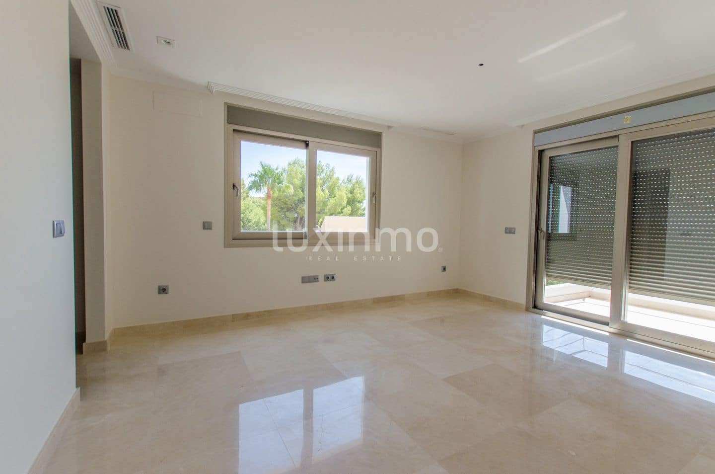 5 bedroom Villa for rent in Altea with pool garage - € 7,000 (Ref: 10079180)