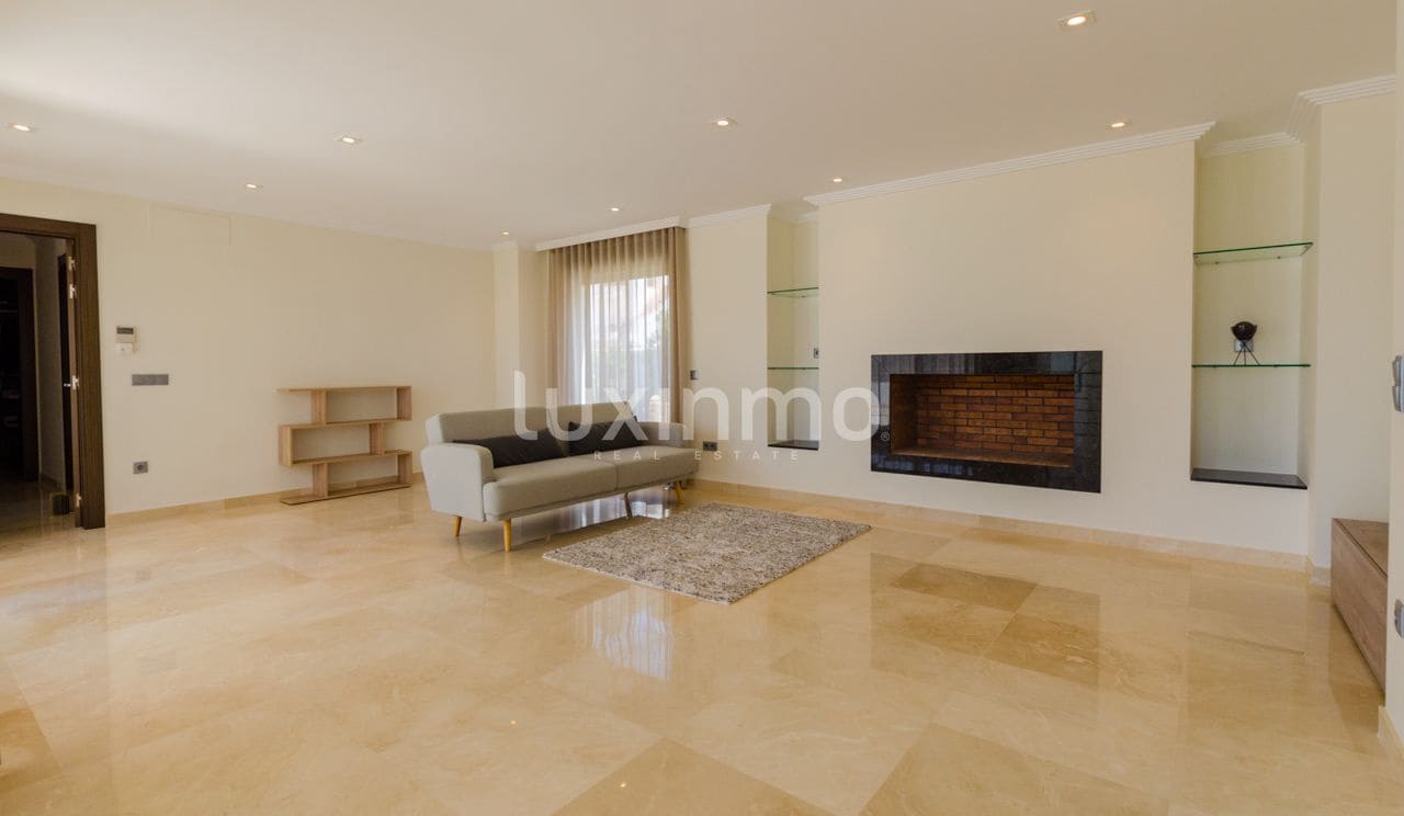 5 bedroom Villa for rent in Altea with pool garage - € 7,000 (Ref: 10079180)