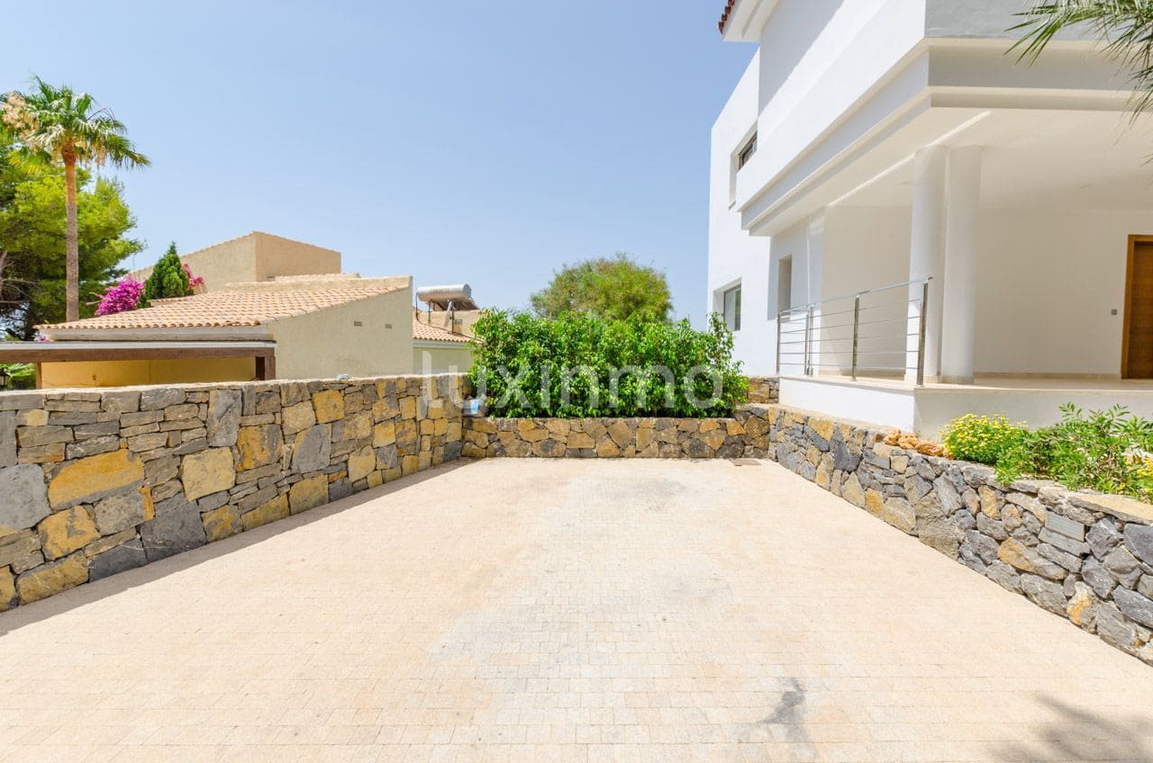 5 bedroom Villa for rent in Altea with pool garage - € 7,000 (Ref: 10079180)