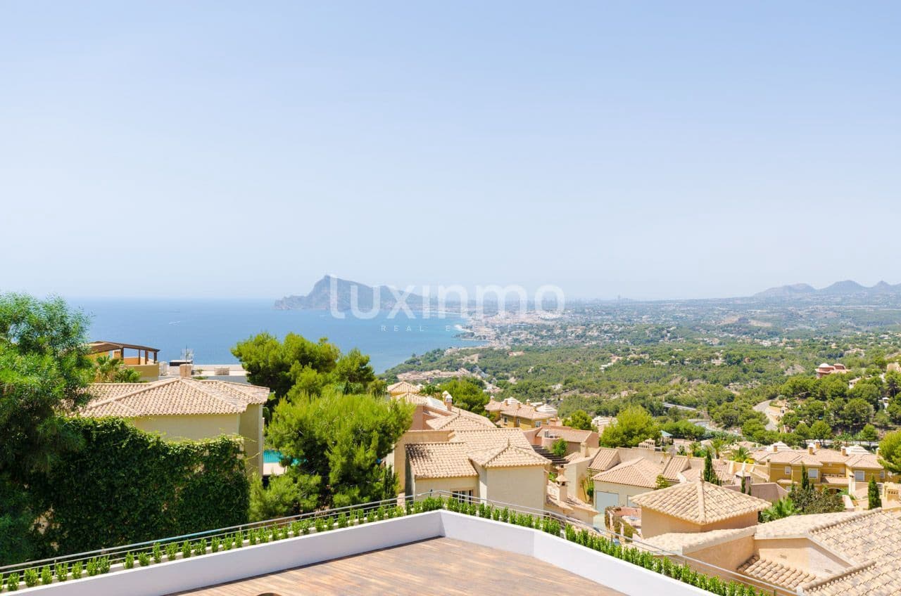 5 bedroom Villa for rent in Altea with pool garage - € 7,000 (Ref: 10079180)