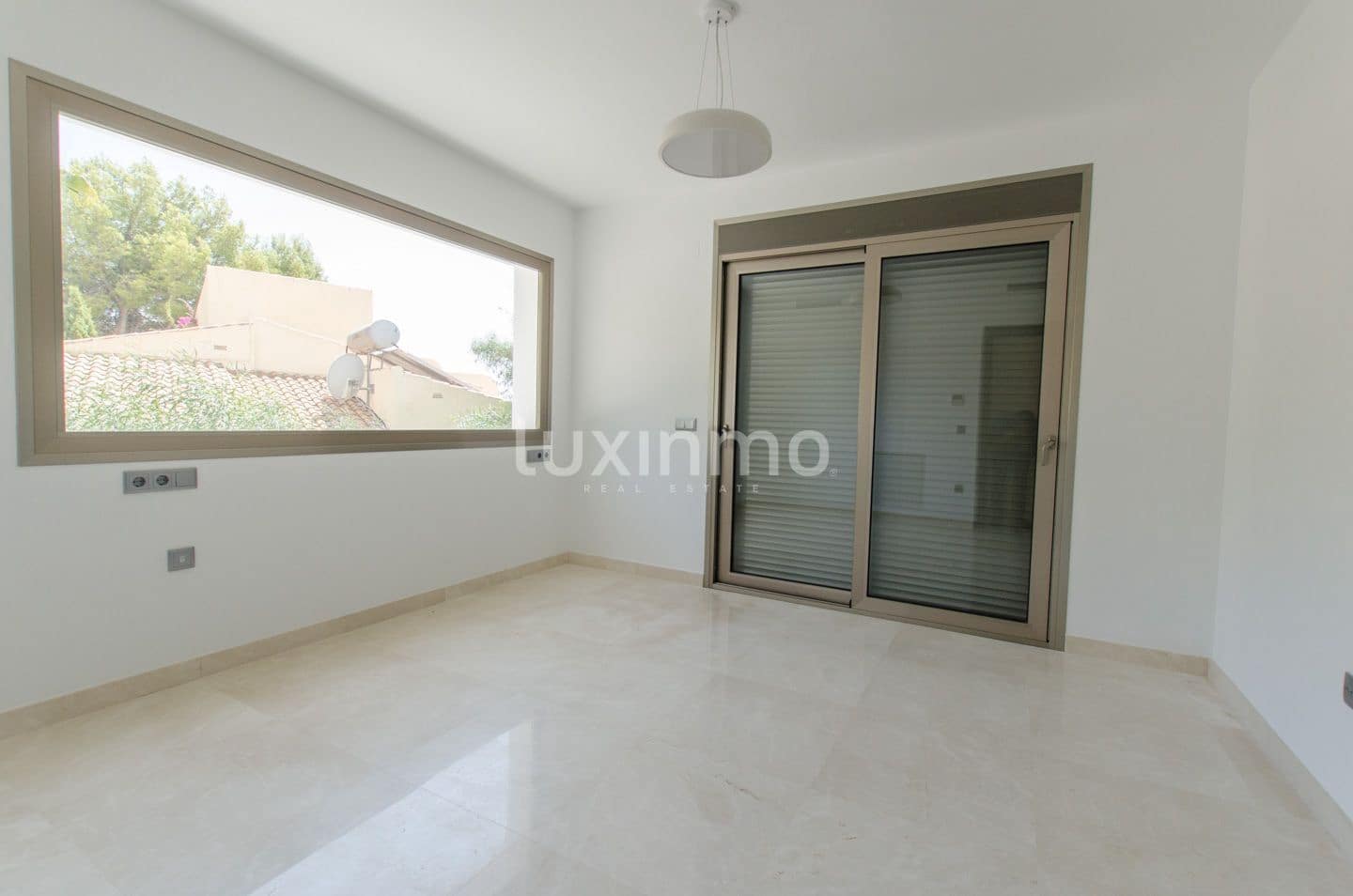 5 bedroom Villa for rent in Altea with pool garage - € 7,000 (Ref: 10079180)