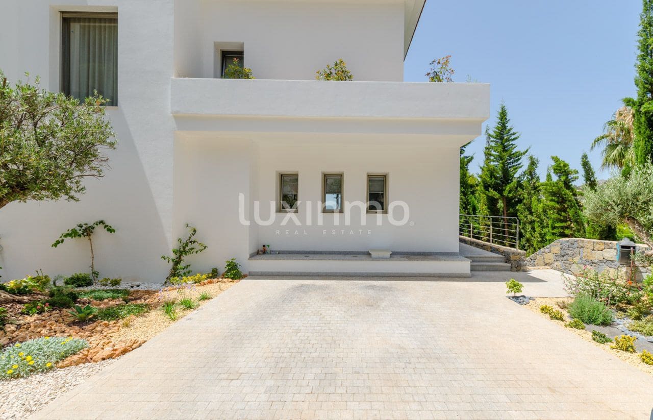 5 bedroom Villa for rent in Altea with pool garage - € 7,000 (Ref: 10079180)
