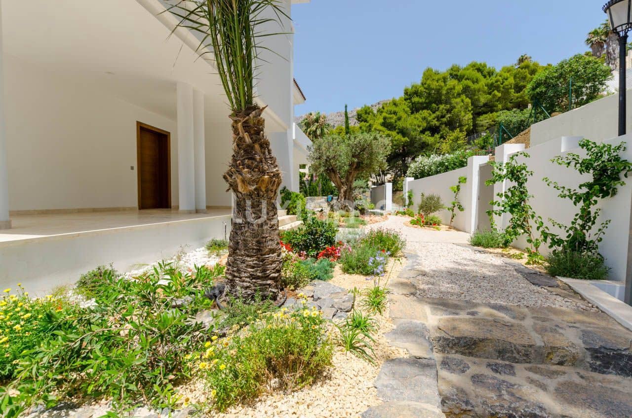 5 bedroom Villa for rent in Altea with pool garage - € 7,000 (Ref: 10079180)