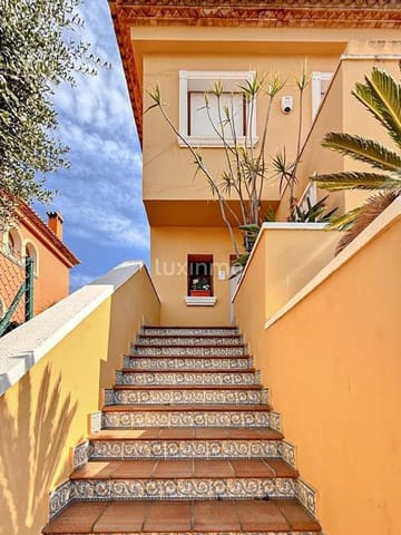 4 quarto Casa em Banda para venda em Calpe / Calp com piscina garagem - 650 000 € (Ref: 10079183)