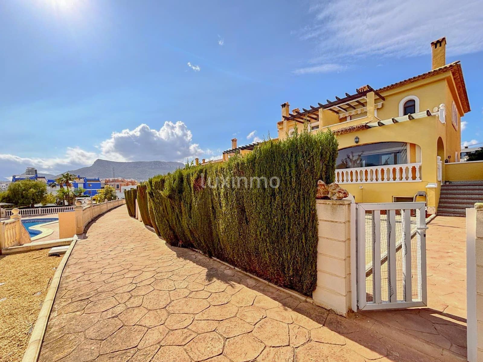 4 quarto Casa em Banda para venda em Calpe / Calp com piscina garagem - 650 000 € (Ref: 10079183)