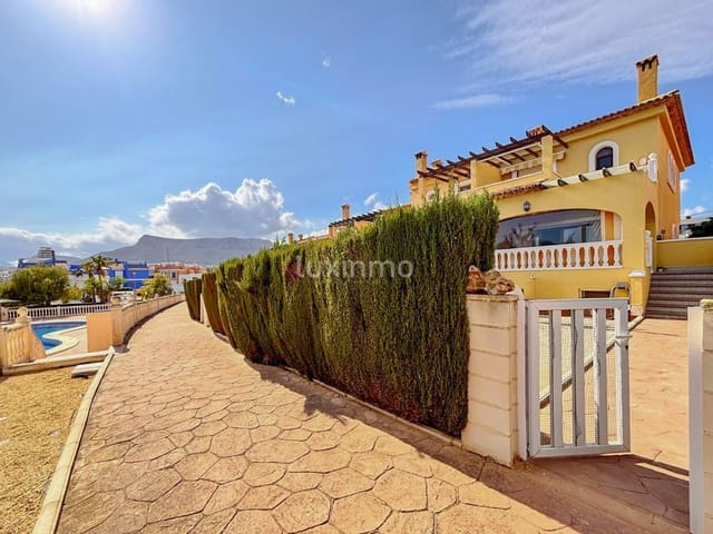 4 quarto Casa em Banda para venda em Calpe / Calp com piscina garagem - 650 000 € (Ref: 10079183)