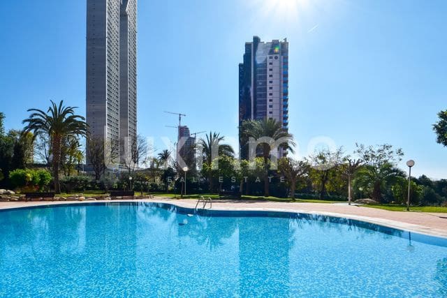 2 soverom Leilighet til salgs i Benidorm med svømmebasseng garasje - € 450 000 (Ref: 10079184)