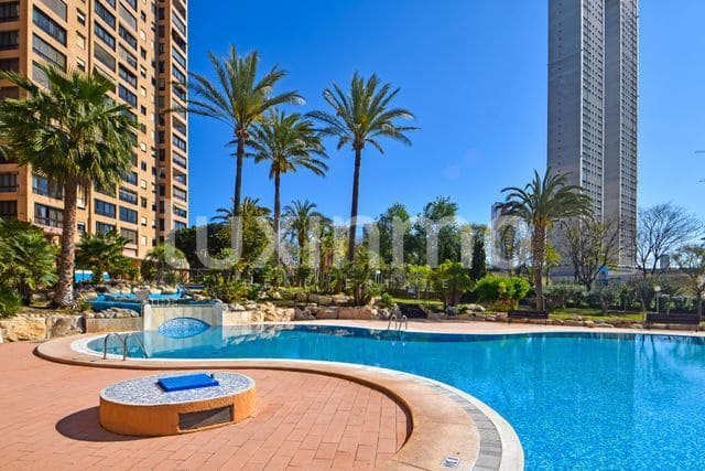 2 soverom Leilighet til salgs i Benidorm med svømmebasseng garasje - € 450 000 (Ref: 10079184)