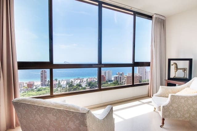 2 bedroom Flat for sale in Playa Poniente, Benidorm with pool garage - € 450,000 (Ref: 10079184)