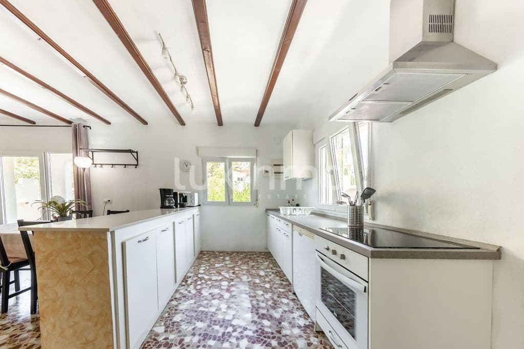 6 sypialnia Willa na sprzedaż w Denia z basenem garażem - 650 000 € (Ref: 10079185)