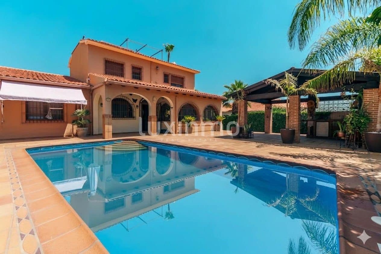 4 slaapkamer Villa te koop in La Nucia met zwembad garage - € 970.000 (Ref: 10079202)