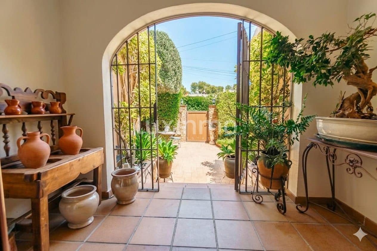 4 slaapkamer Villa te koop in La Nucia met zwembad garage - € 970.000 (Ref: 10079202)