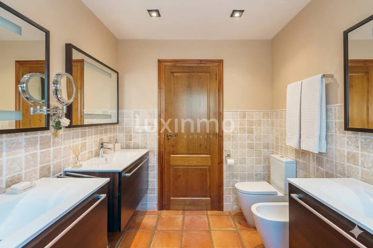 4 slaapkamer Villa te koop in La Nucia met zwembad garage - € 970.000 (Ref: 10079202)
