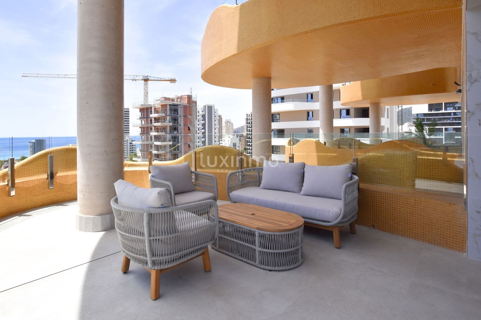 3 Zimmer Apartment zu vermieten in Calpe / Calp mit Pool Garage - 2.500 € (Ref: 10079206)