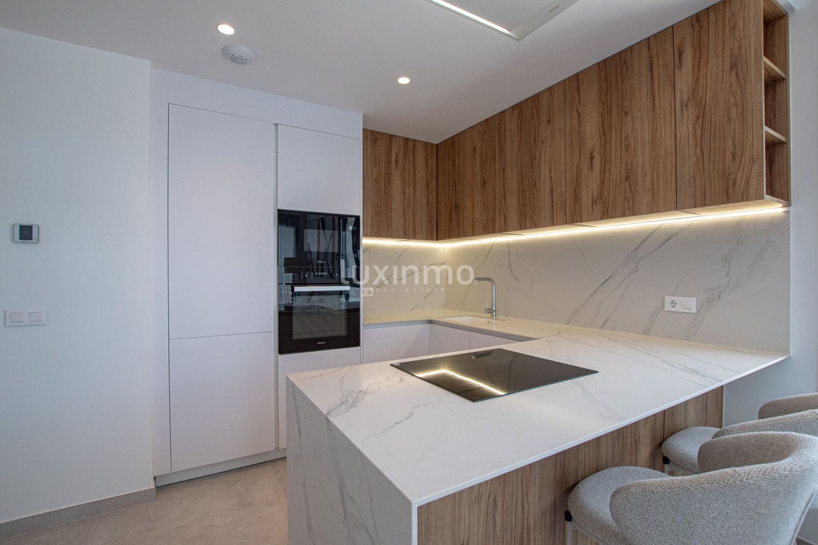 3 Zimmer Apartment zu vermieten in Calpe / Calp mit Pool Garage - 2.500 € (Ref: 10079206)