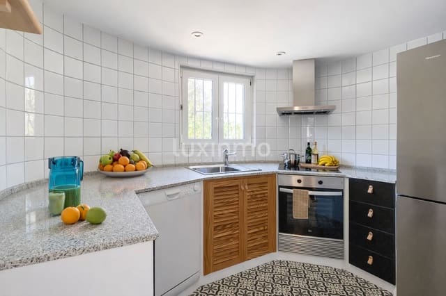 Chalet de 5 habitaciones en Altea en venta con piscina garaje - 995.000 € (Ref: 10079215)