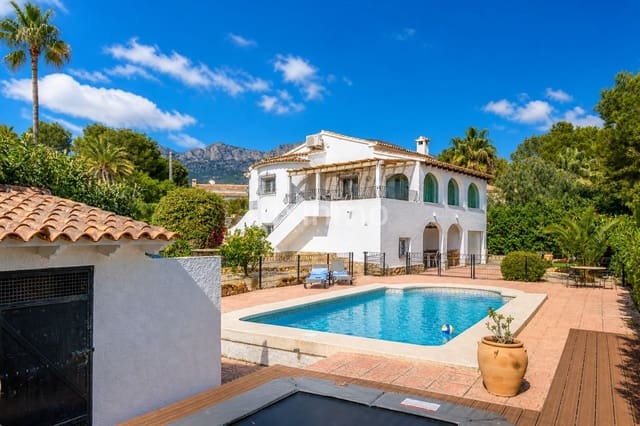 Chalet de 5 habitaciones en Altea en venta con piscina garaje - 995.000 € (Ref: 10079215)